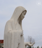 Medjugorje: statua della Regina della Pace (1) – Foto di Sardegna Terra di Pace – Tutti i diritti riservati