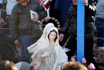 Medjugorje, Capodanno 2015: statua della Regina della Pace presso la Croce Blu (7) – Foto di Sardegna Terra di pace – Tutti i diritti riservati