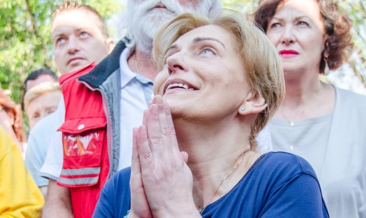Medjugorje: Mirjana durante l'apparizione del 2 Giugno 2017 - Foto di Mateo Ivanković – Tutti i diritti riservati