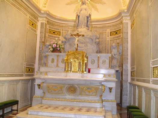 Altare della Cappella di Rue Du Bac - Foto di Gafia~commonswiki - Dominio Pubblico
